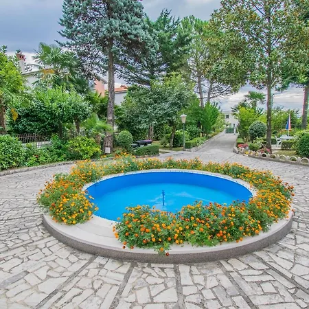 아파트 Anita Near Opatija With Private Parking *