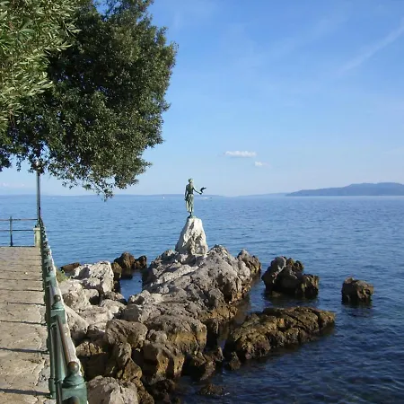 Anita Near Opatija With Private Parking 아파트