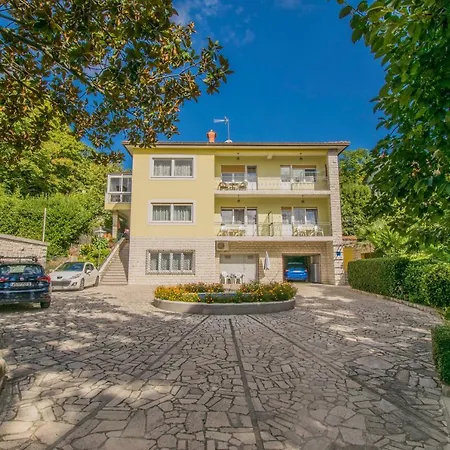 Daire Anita Near Opatija With Private Parking *