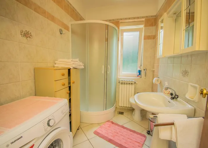 Anita Near Opatija With Private Parking Apartman