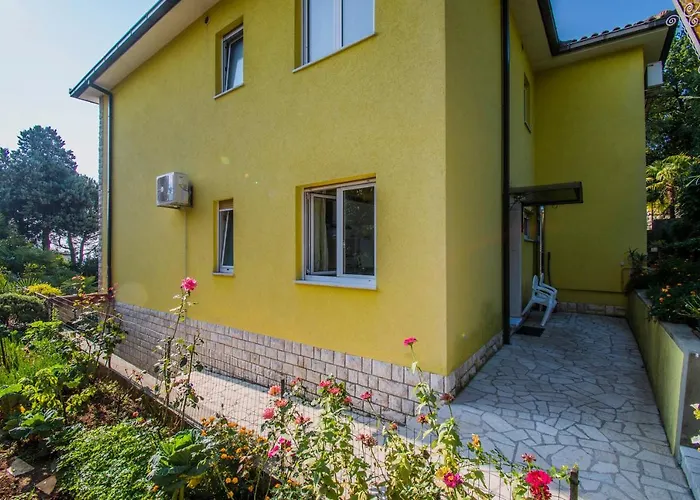 Anita Near Opatija With Private Parking Apartman *